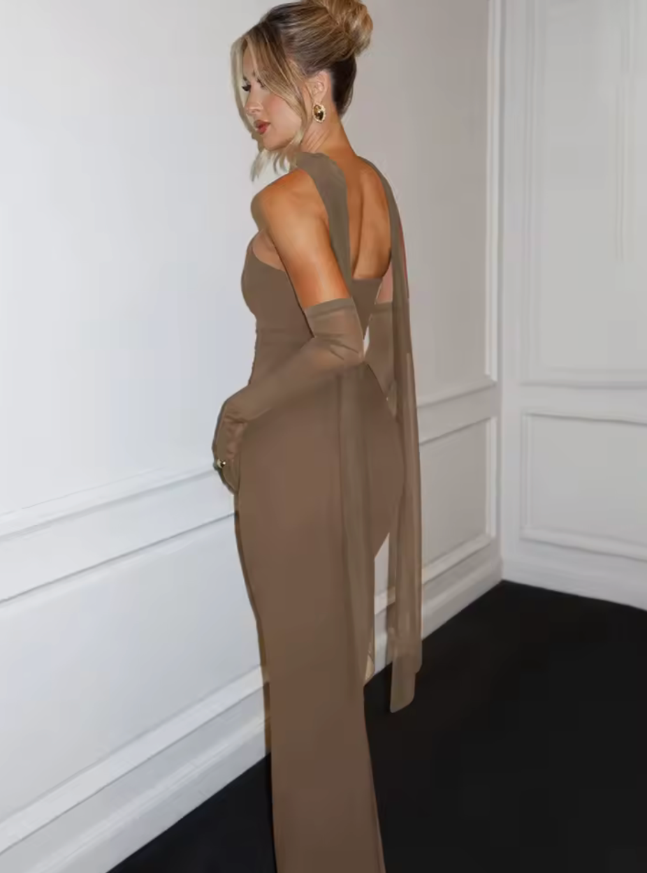 Éline Maxi Dress – Strapless Sculpting Evening Gown mit Schal & Mesh-Handschuhen