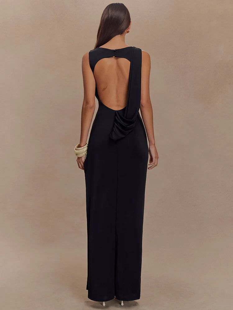 Éline Draped Allure Maxi Dress – Rückenfrei, Raffungen & High-Slit Eleganz