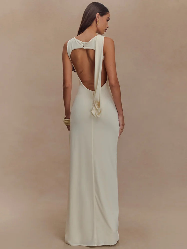 Éline Draped Allure Maxi Dress – Rückenfrei, Raffungen & High-Slit Eleganz