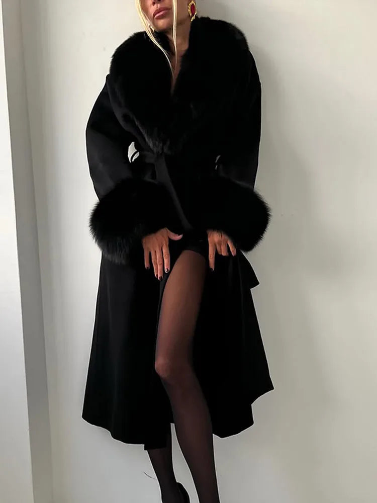 Éline Luxe Faux Fur Coat – Elegance